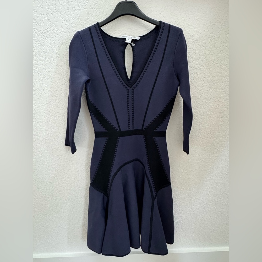 Diane Von Furstenberg Navy/Black Fit and Flare Body Contour Cocktail Dress